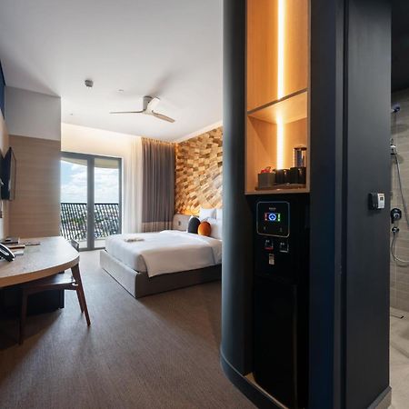 Sun & Moon, Riverside Hotel Phnom Penh Exterior photo
