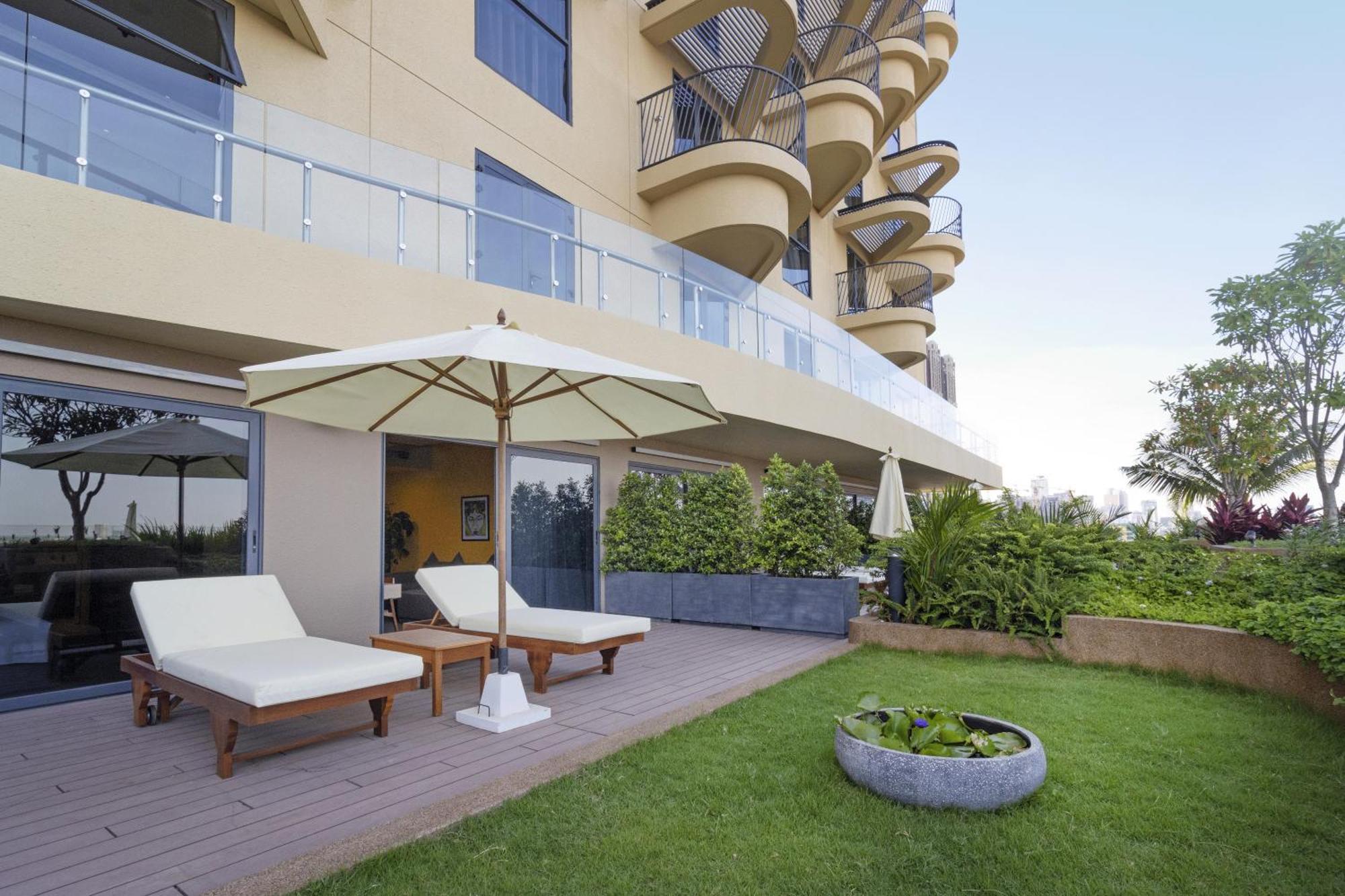 Sun & Moon, Riverside Hotel Phnom Penh Exterior photo
