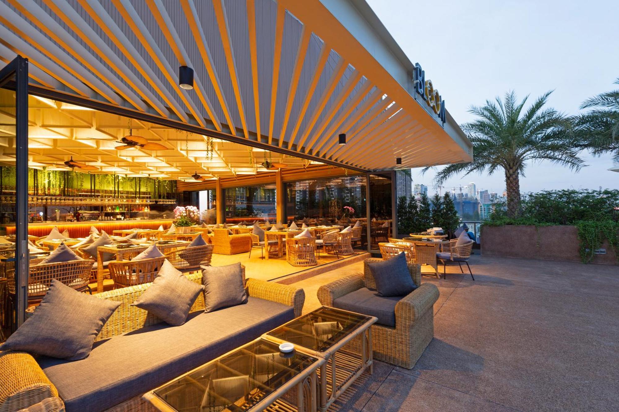 Sun & Moon, Riverside Hotel Phnom Penh Exterior photo