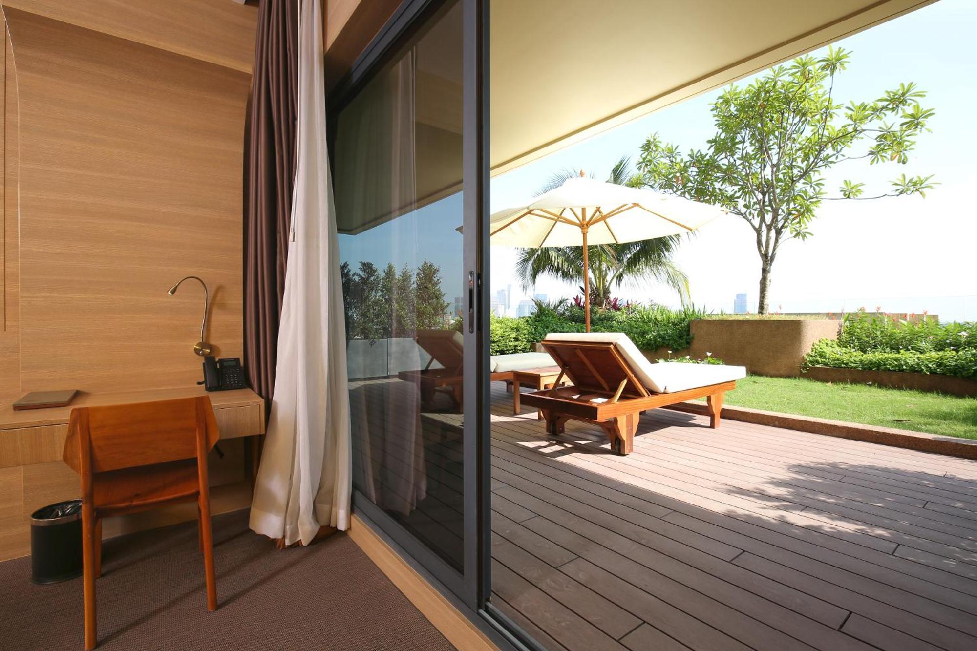 Sun & Moon, Riverside Hotel Phnom Penh Exterior photo