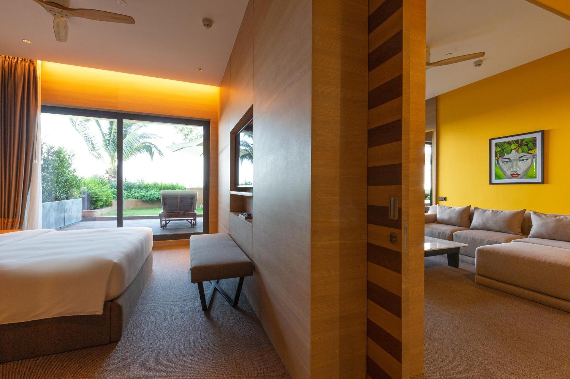 Sun & Moon, Riverside Hotel Phnom Penh Exterior photo