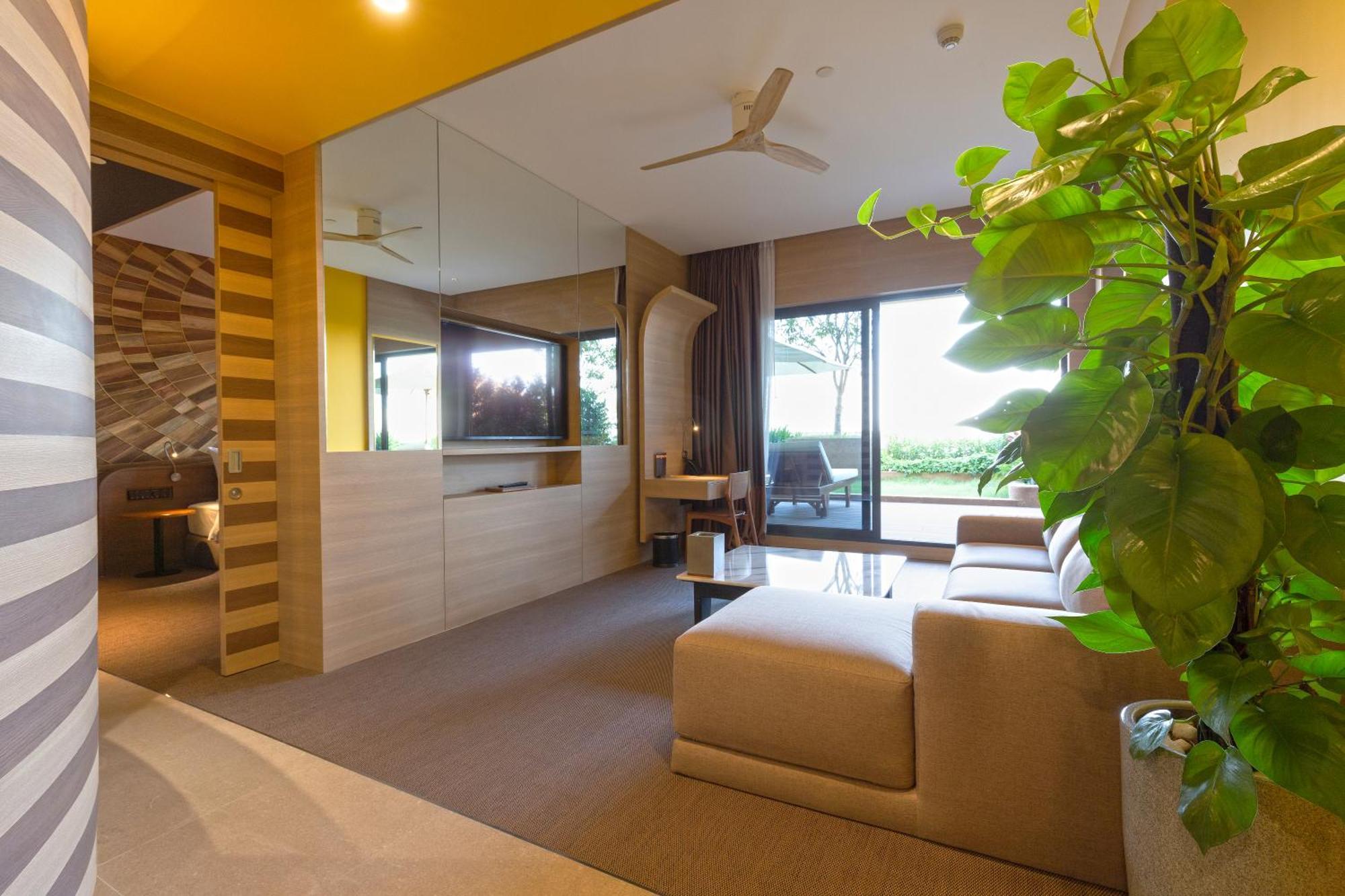 Sun & Moon, Riverside Hotel Phnom Penh Exterior photo