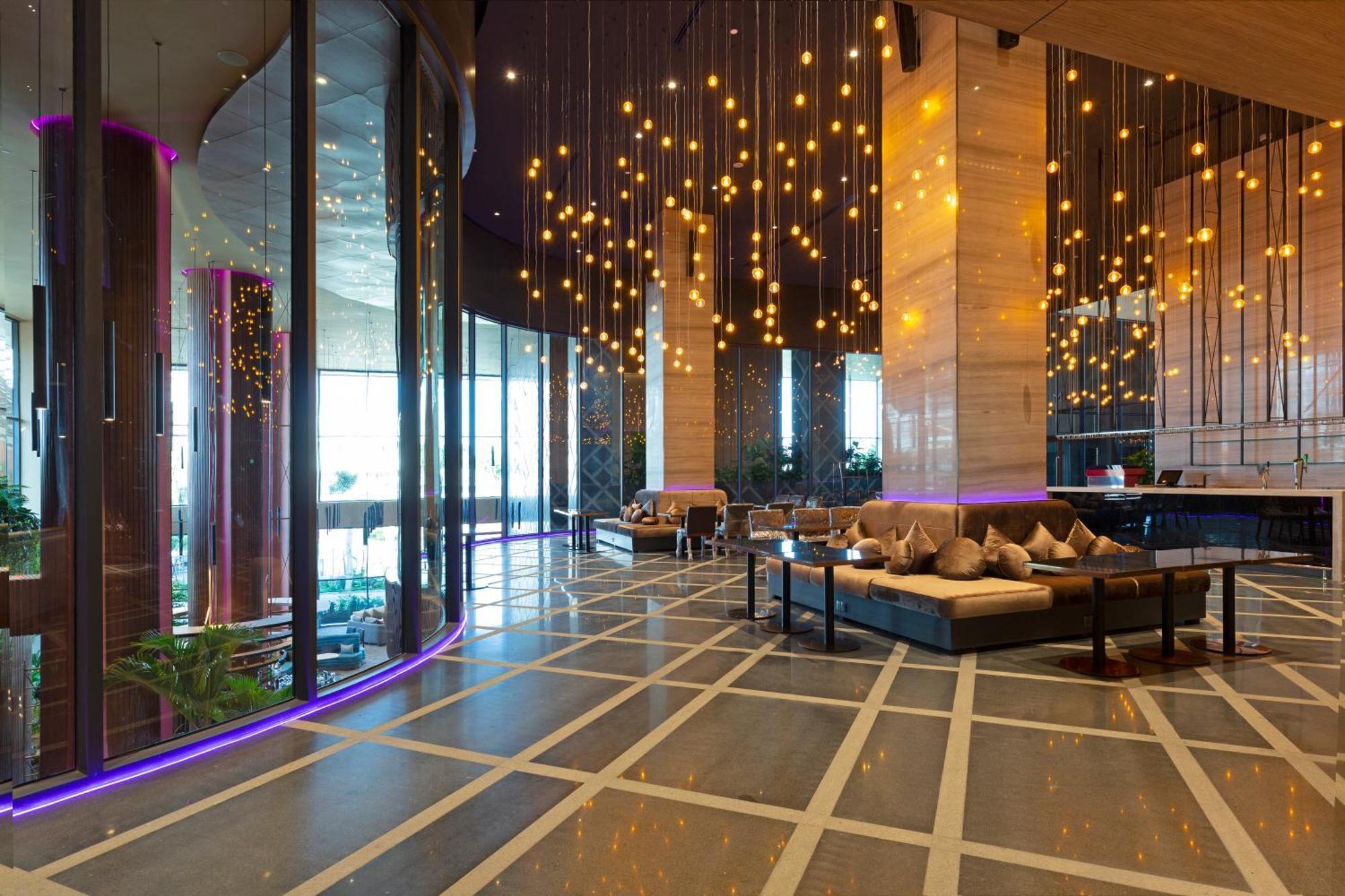 Sun & Moon, Riverside Hotel Phnom Penh Exterior photo