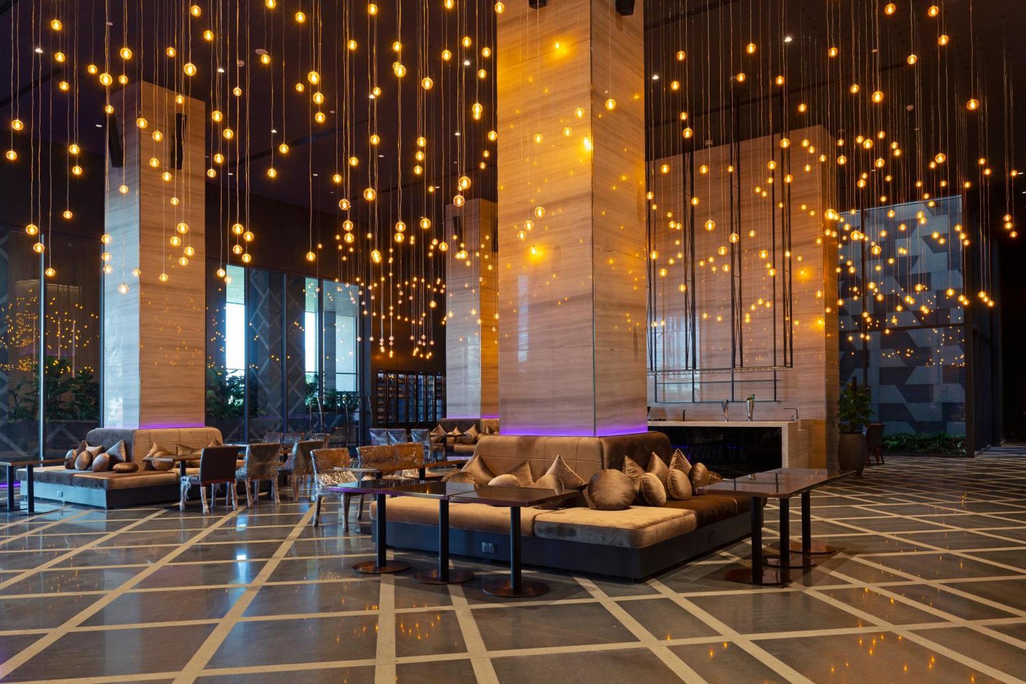 Sun & Moon, Riverside Hotel Phnom Penh Exterior photo