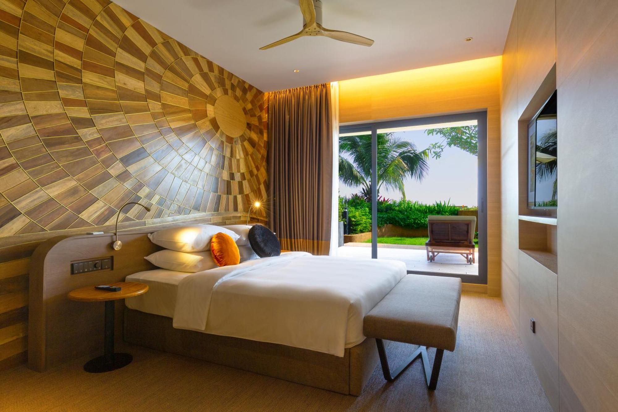 Sun & Moon, Riverside Hotel Phnom Penh Exterior photo