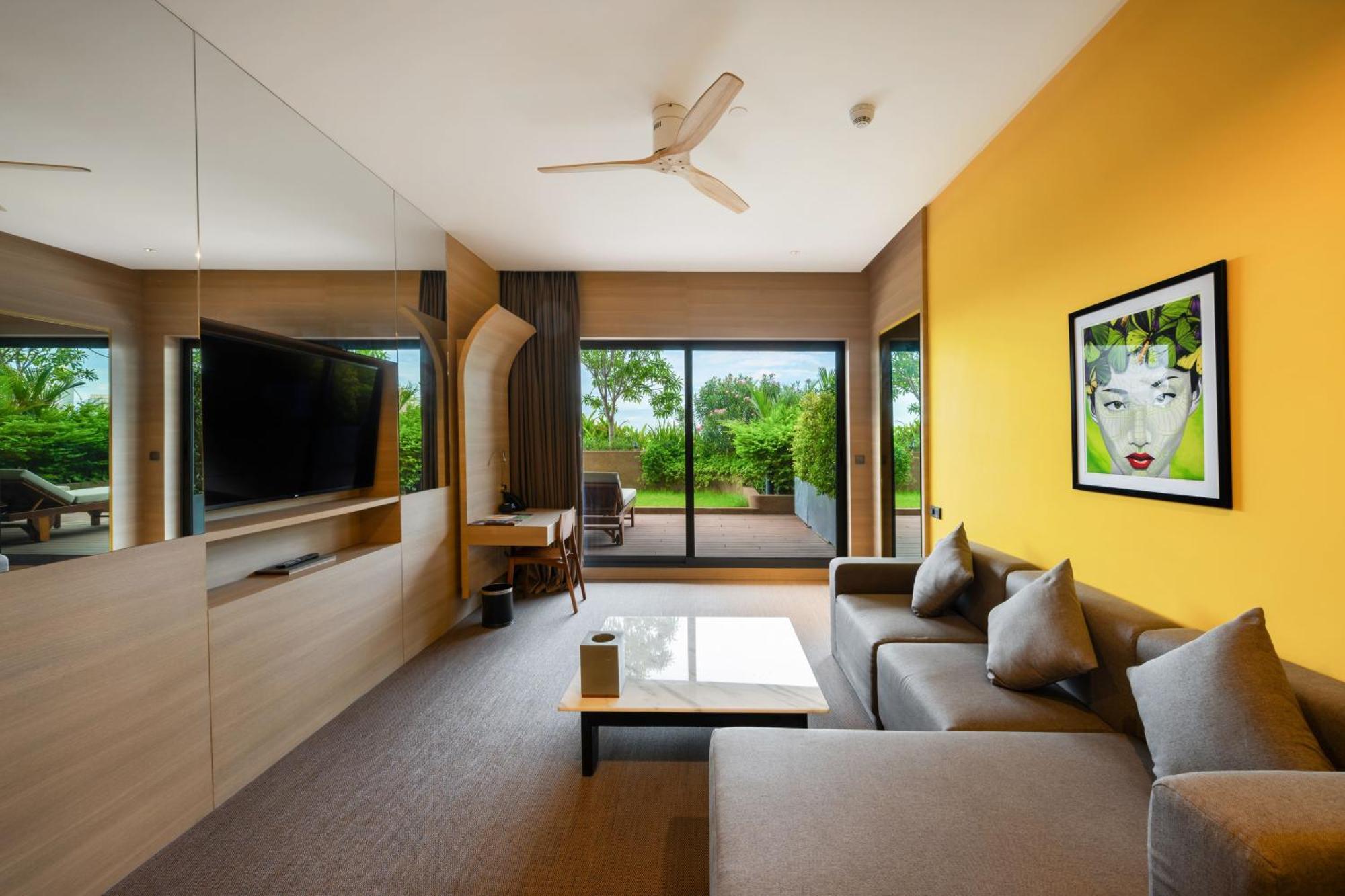 Sun & Moon, Riverside Hotel Phnom Penh Exterior photo