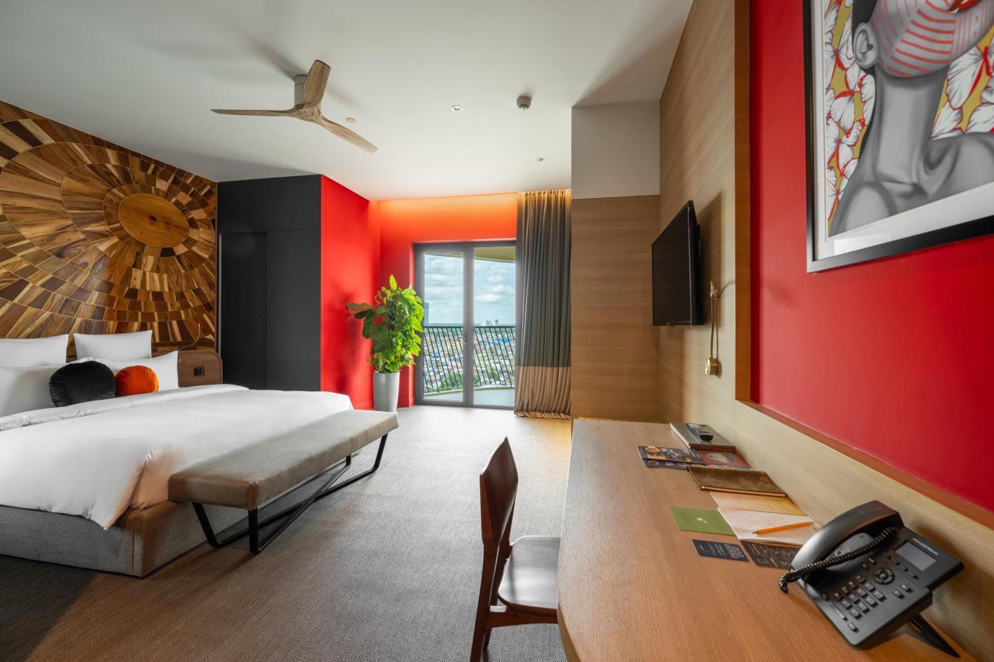 Sun & Moon, Riverside Hotel Phnom Penh Exterior photo