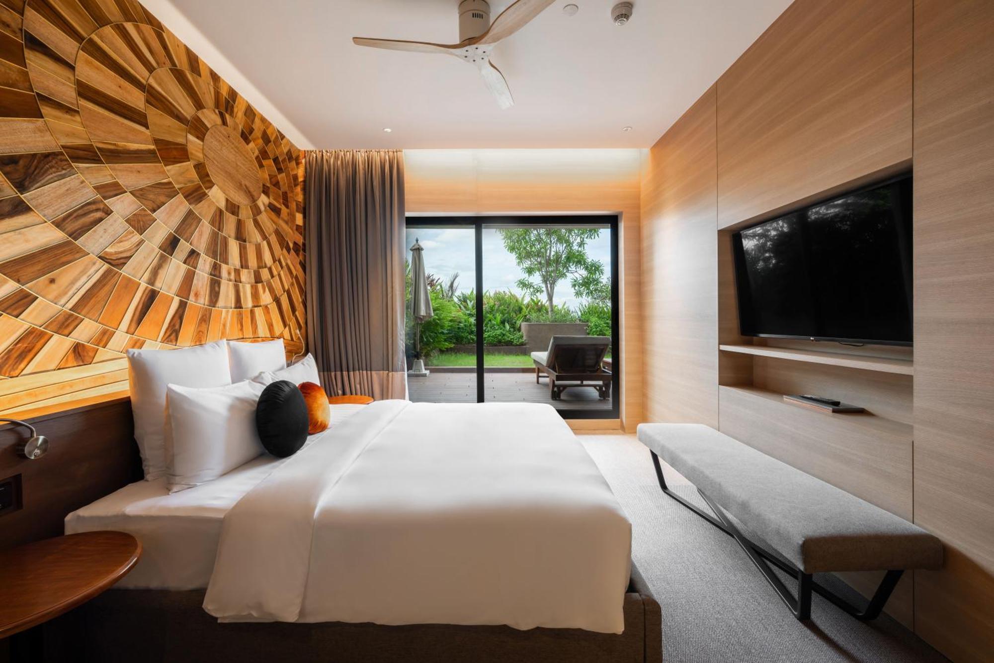 Sun & Moon, Riverside Hotel Phnom Penh Exterior photo