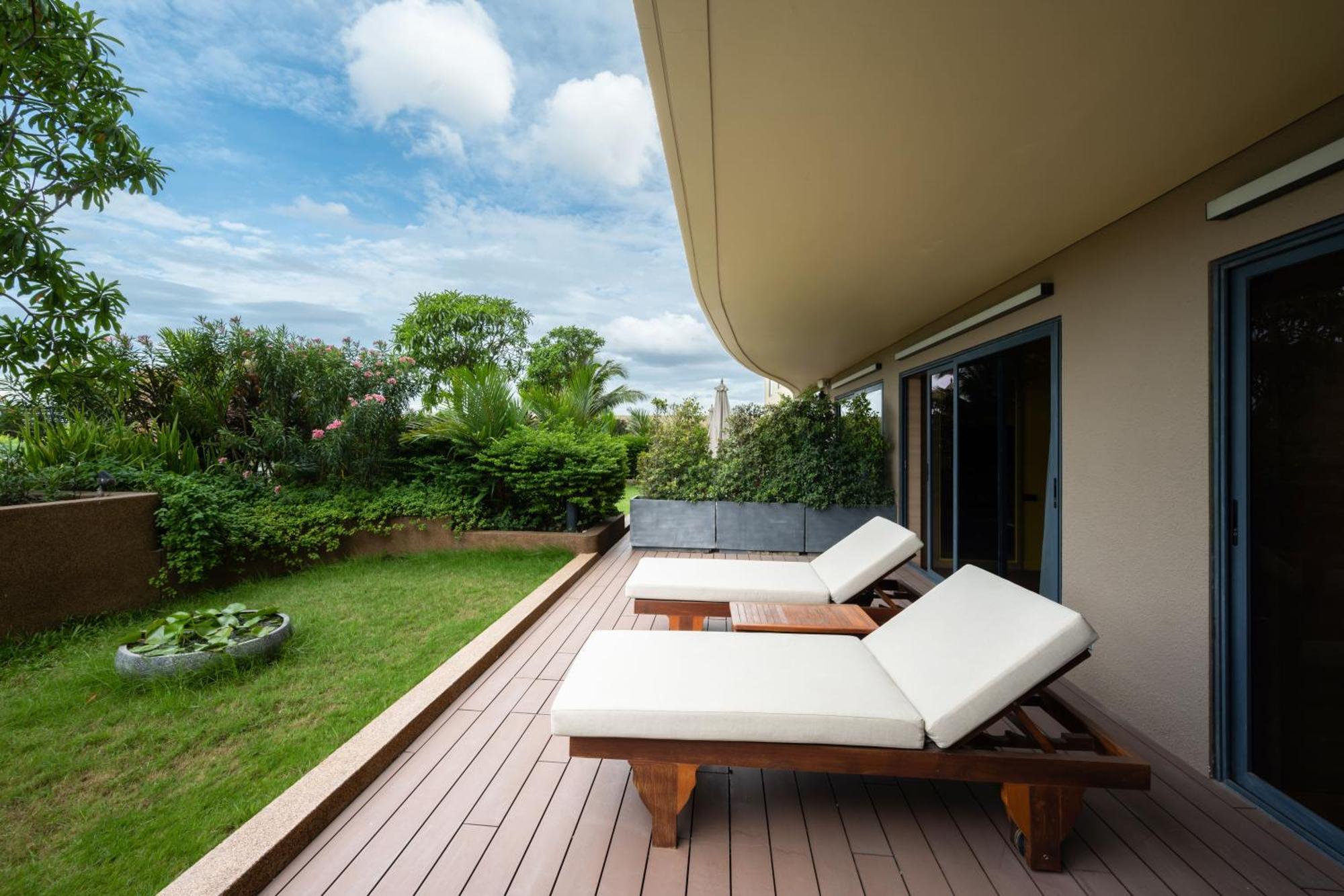 Sun & Moon, Riverside Hotel Phnom Penh Exterior photo