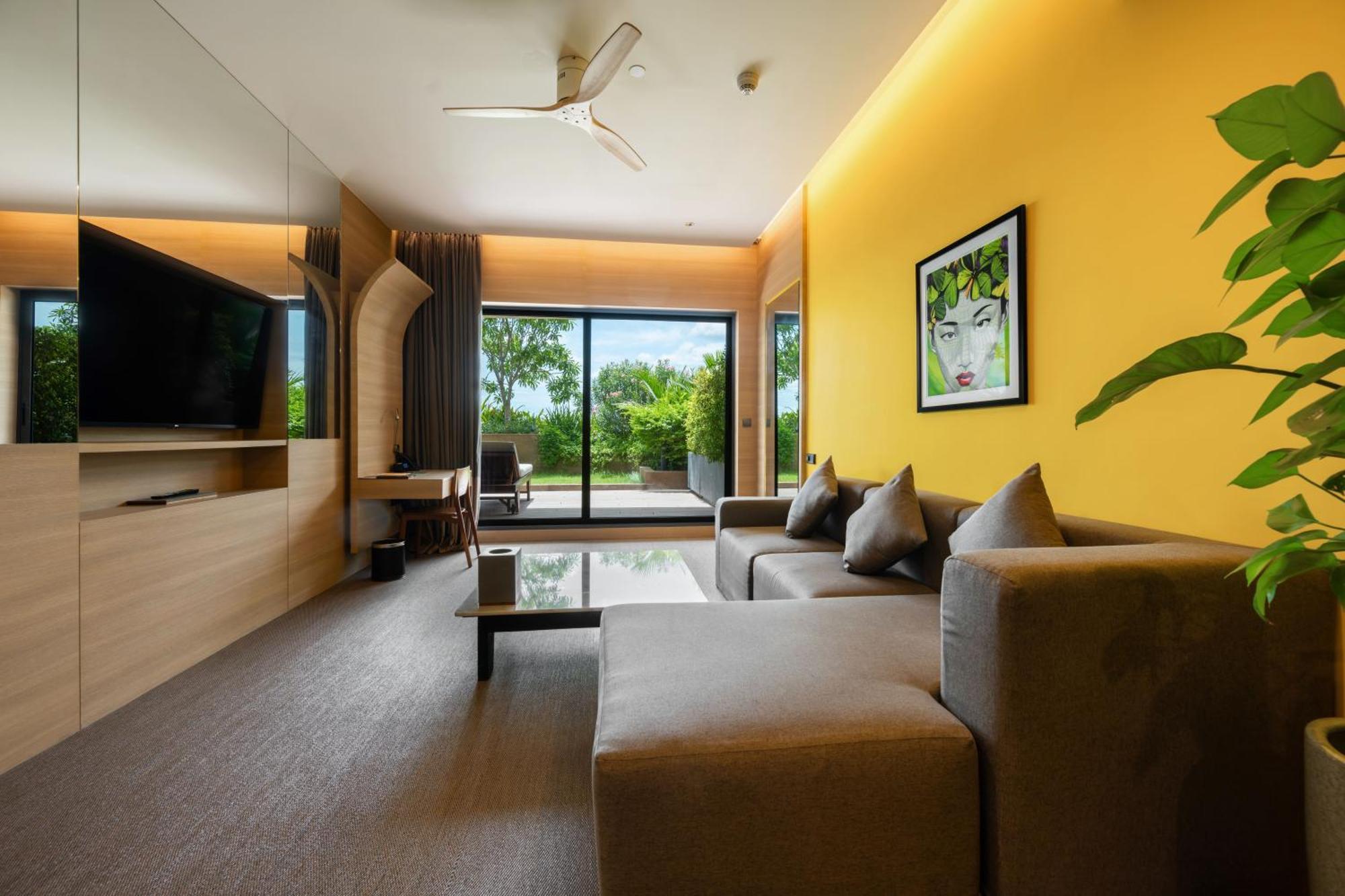 Sun & Moon, Riverside Hotel Phnom Penh Exterior photo