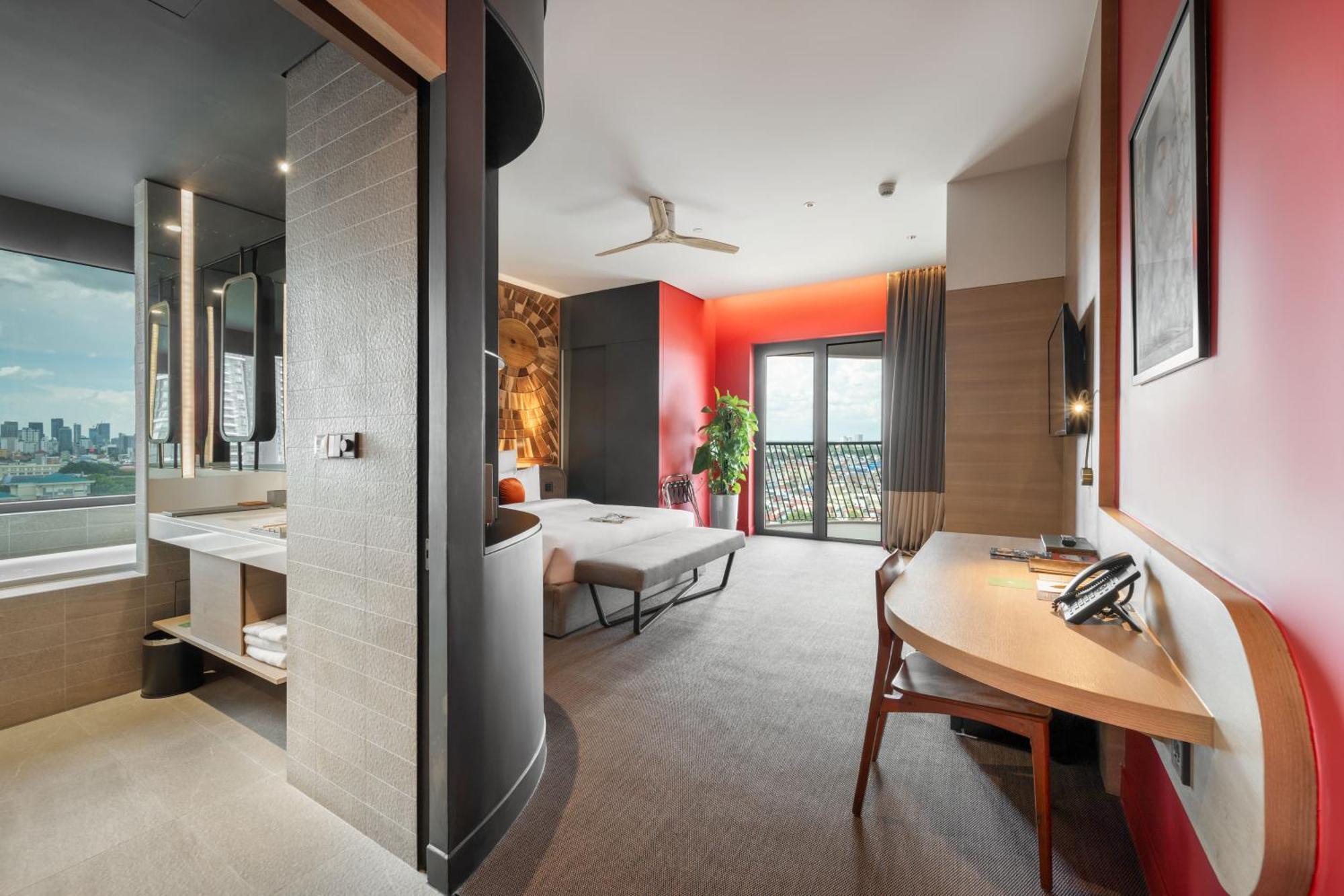 Sun & Moon, Riverside Hotel Phnom Penh Exterior photo