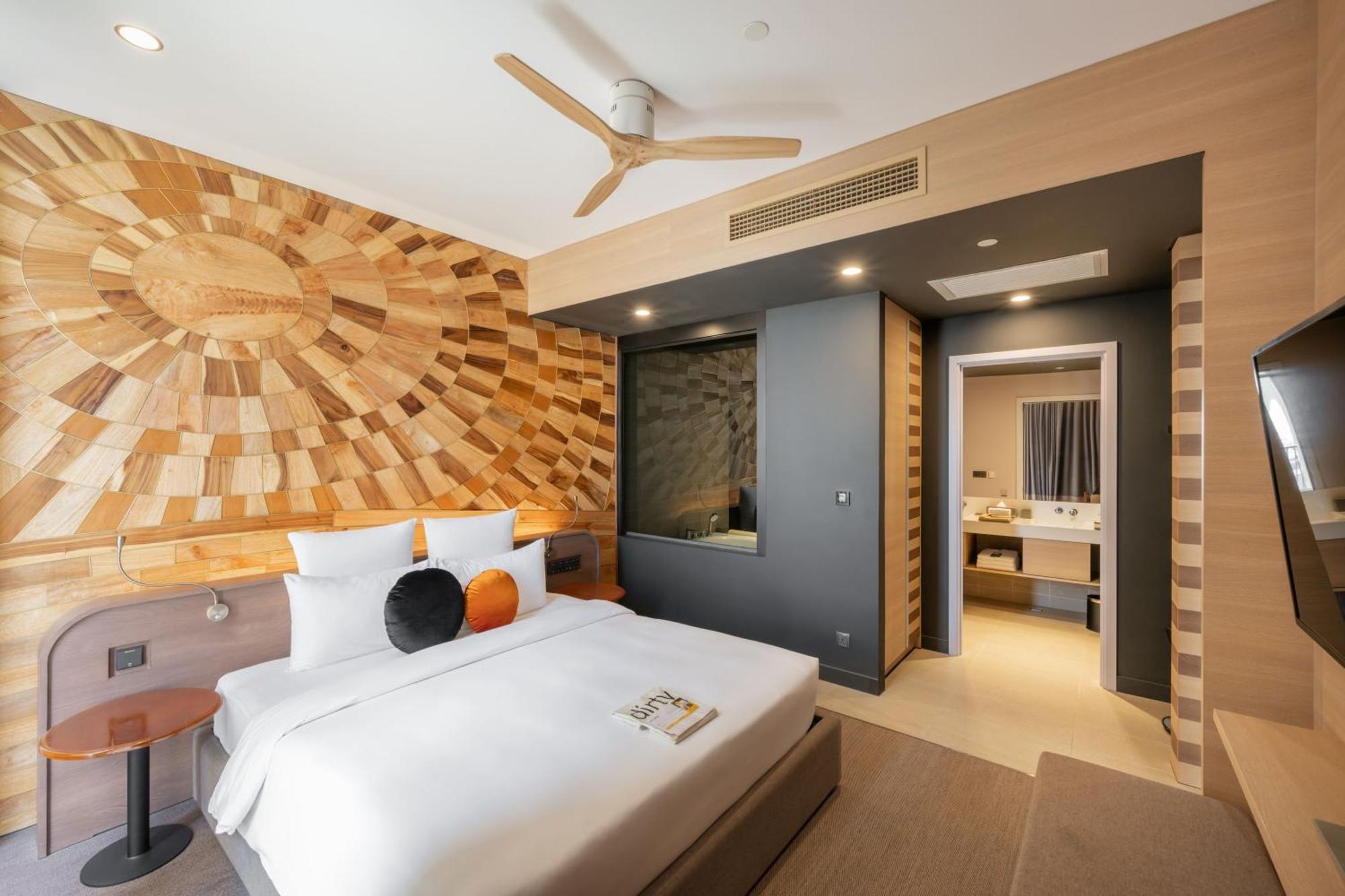 Sun & Moon, Riverside Hotel Phnom Penh Exterior photo